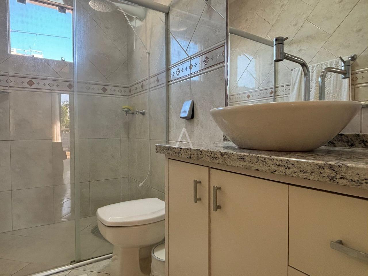 Sobrado para à venda no Bairro RECANTO TROPICAL em CASCAVEL: BANHEIRO SUITE