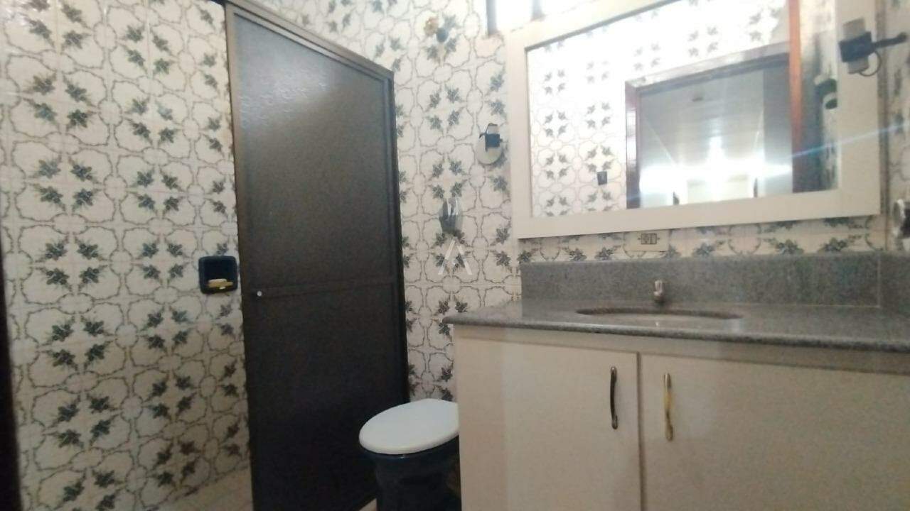 Casa Comercial para para aluguel no Bairro NOVA YORK em CASCAVEL: BANHEIRO SOCIAL