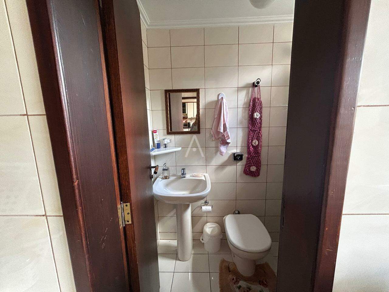Apartamento para à venda no Bairro COQUEIRAL em CASCAVEL: banheiro area servico 