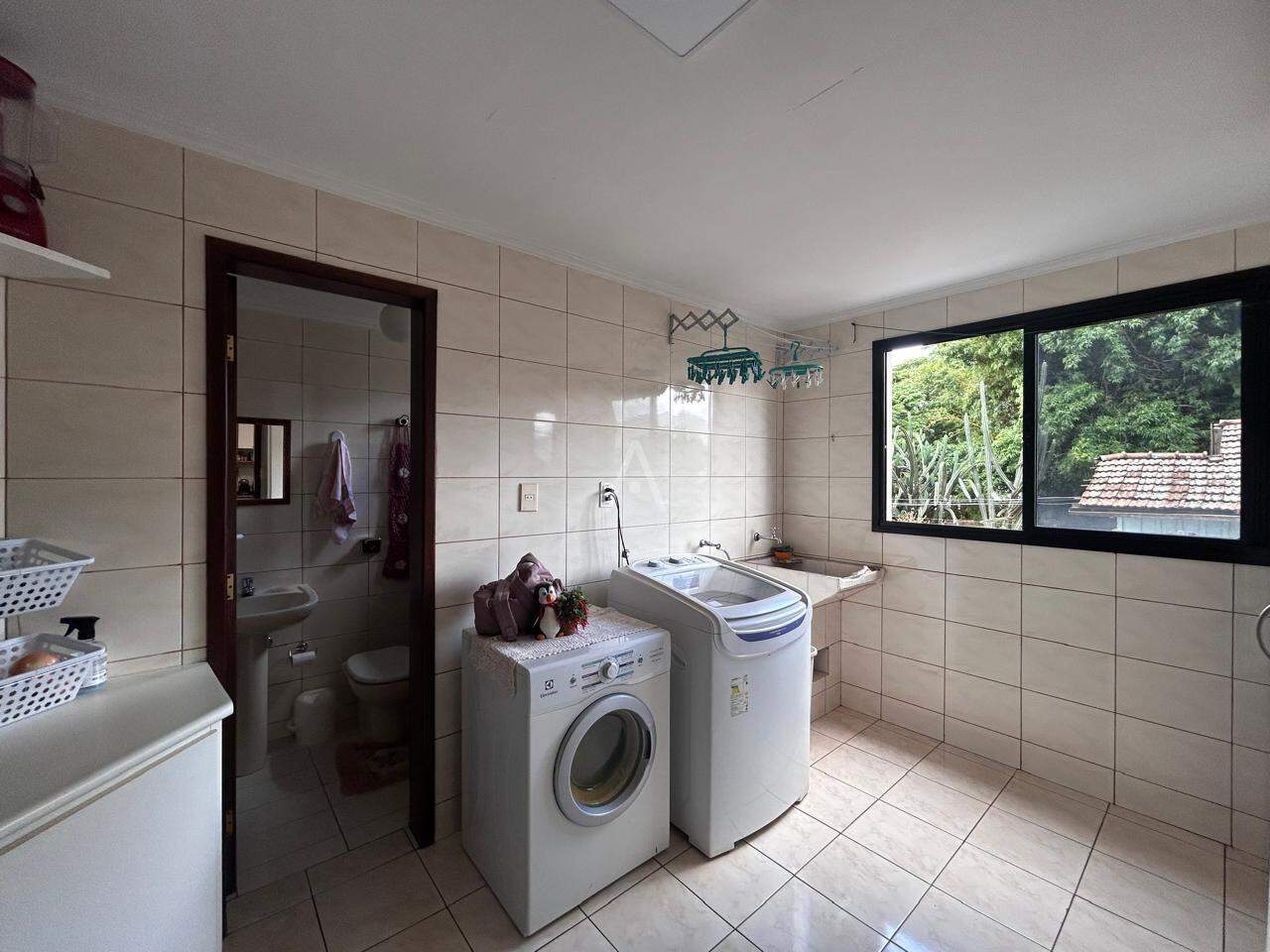 Apartamento para à venda no Bairro COQUEIRAL em CASCAVEL: lavanderia 