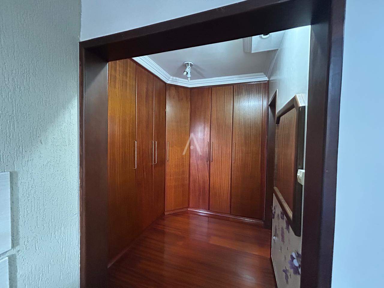 Apartamento para à venda no Bairro COQUEIRAL em CASCAVEL: closet 