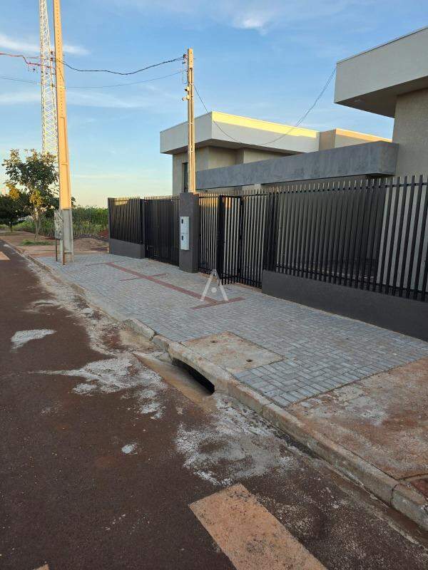 Casa Residencial para à venda no Bairro SEDE ALVORADA em CASCAVEL: 