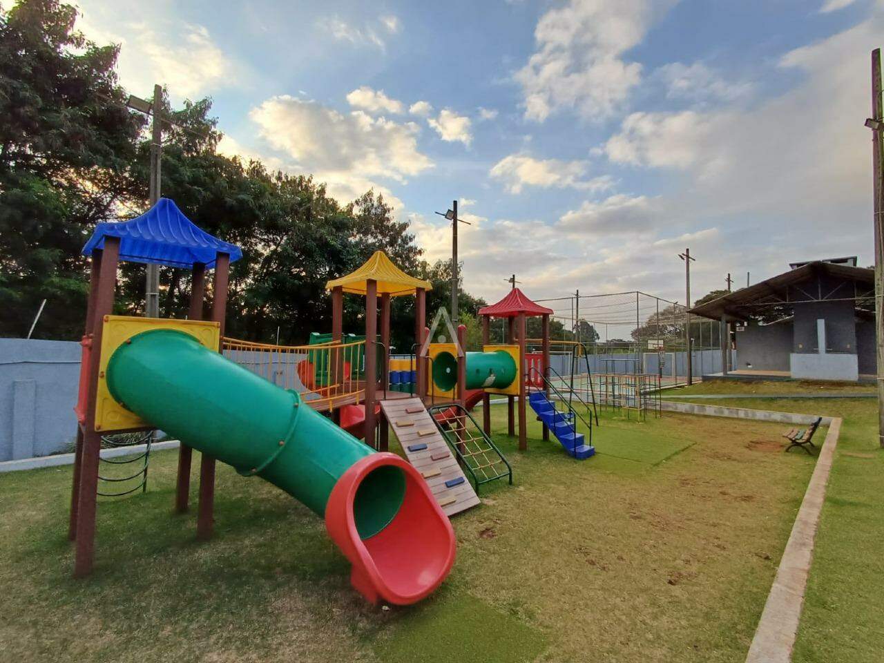 Apartamento para para aluguel no Bairro CANCELLI em CASCAVEL: