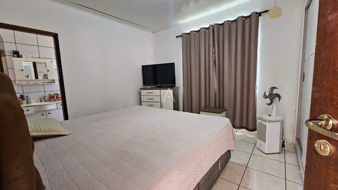 Casa Residencial para à venda no Bairro UNIVERSITARIO em CASCAVEL: 