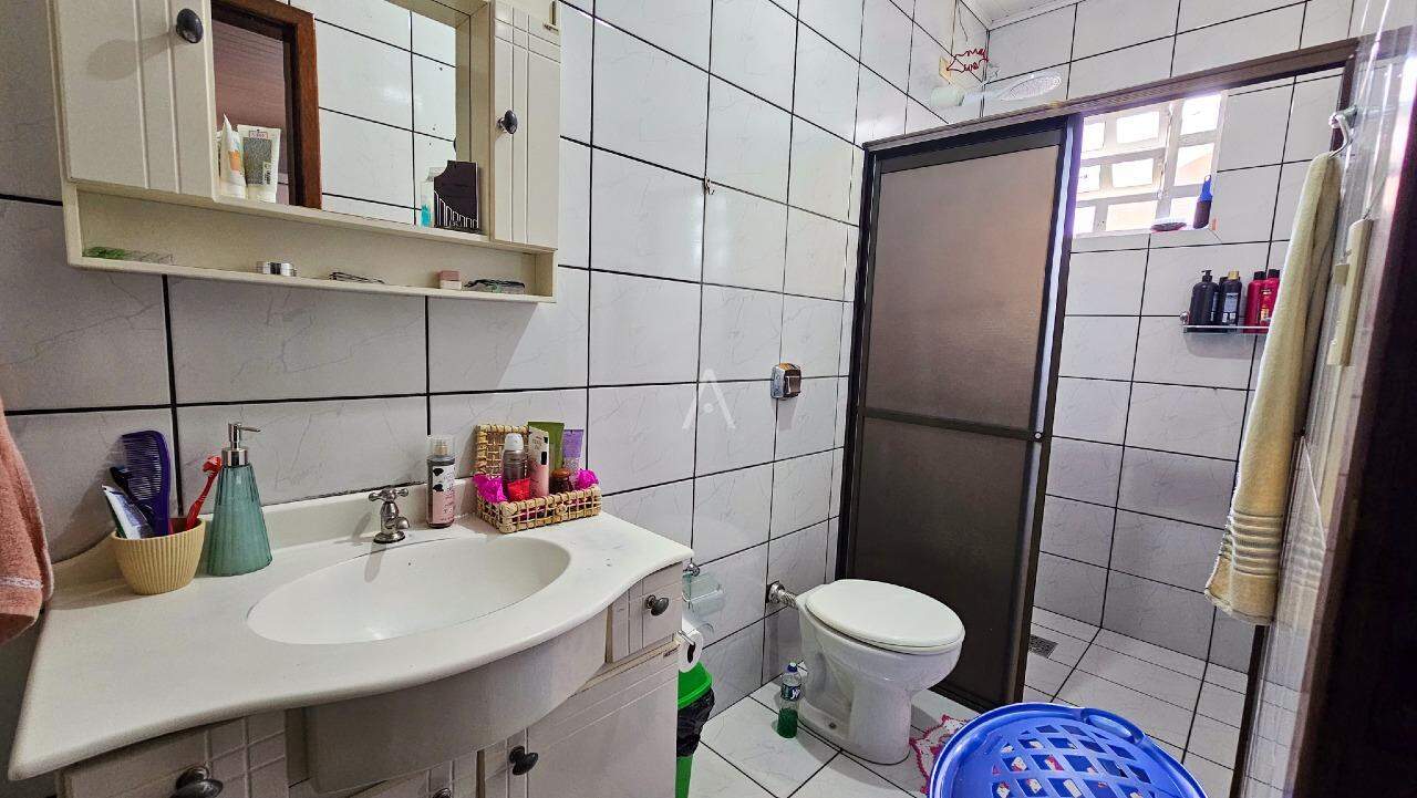 Casa Residencial para à venda no Bairro UNIVERSITARIO em CASCAVEL: 