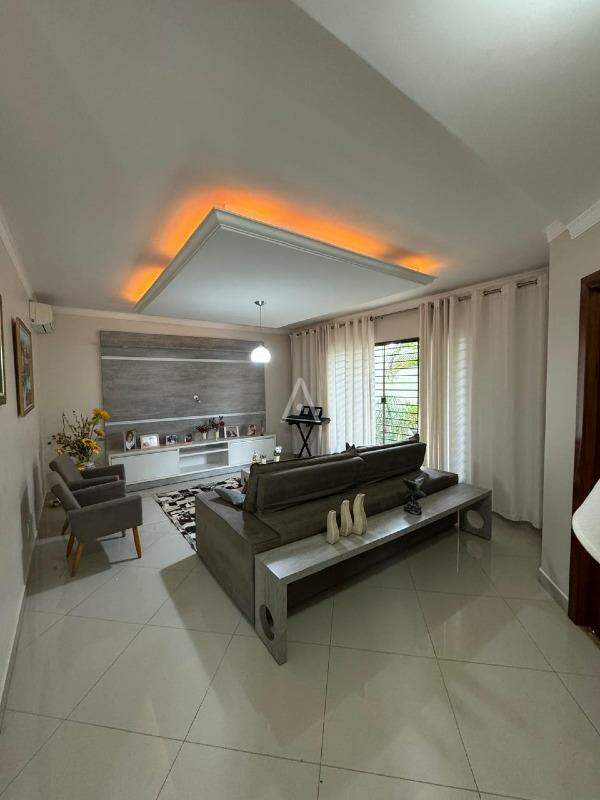 Casa Residencial para à venda no Bairro MARIA LUIZA em CASCAVEL: