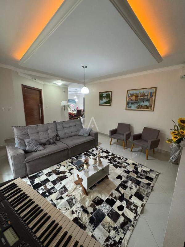 Casa Residencial para à venda no Bairro MARIA LUIZA em CASCAVEL: