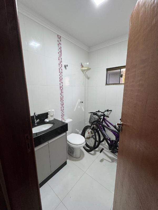 Casa Residencial para à venda no Bairro MARIA LUIZA em CASCAVEL: