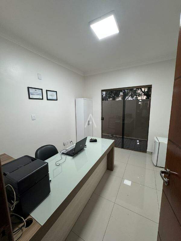 Casa Residencial para à venda no Bairro MARIA LUIZA em CASCAVEL: 