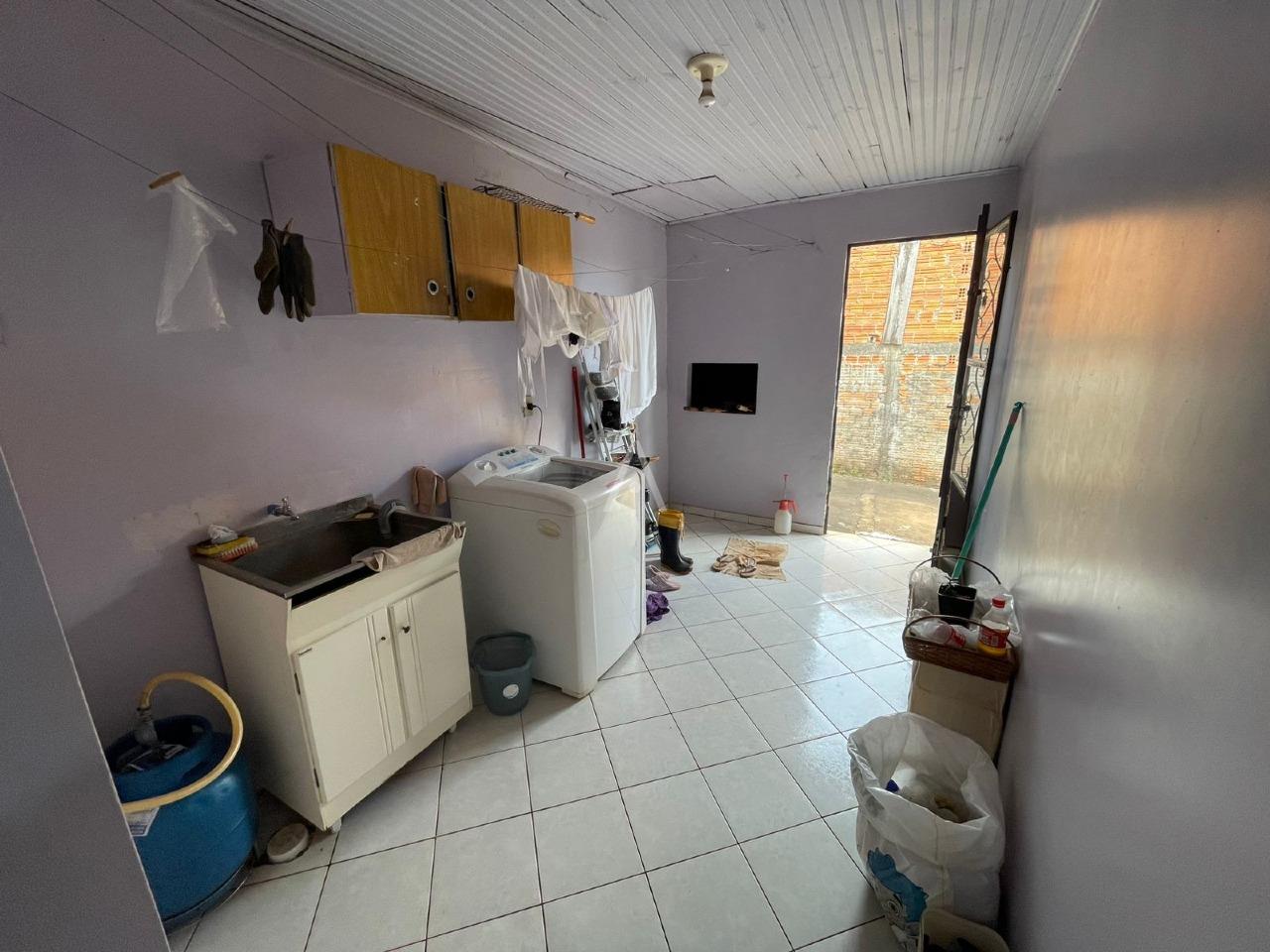 Casa Residencial para à venda no Bairro PERIOLO em CASCAVEL: 