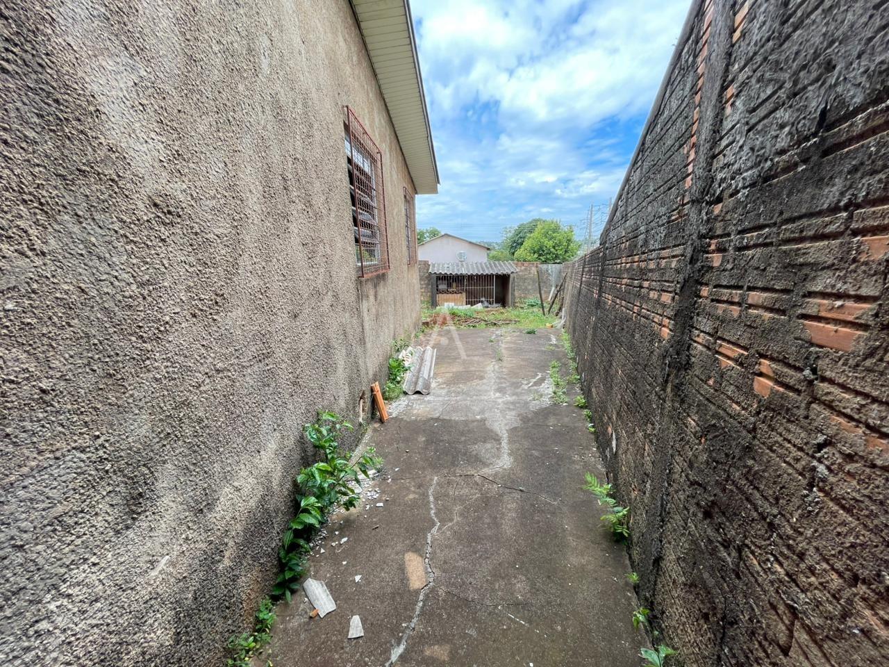 Casa Residencial para à venda no Bairro PERIOLO em CASCAVEL: 