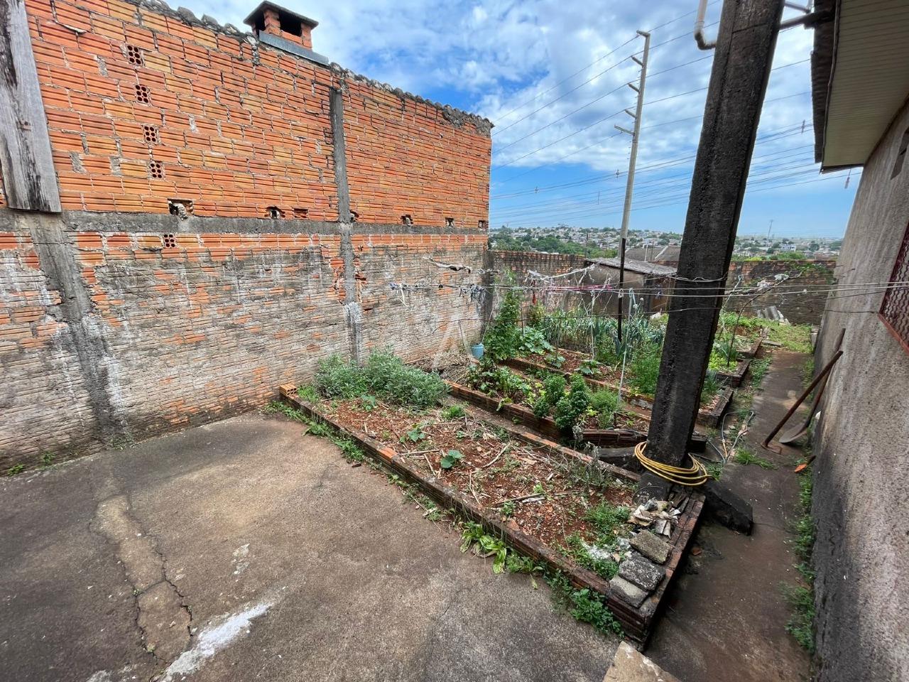 Casa Residencial para à venda no Bairro PERIOLO em CASCAVEL: 