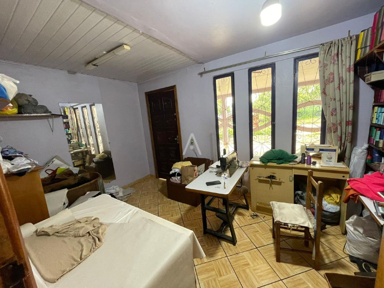 Casa Residencial para à venda no Bairro PERIOLO em CASCAVEL: 