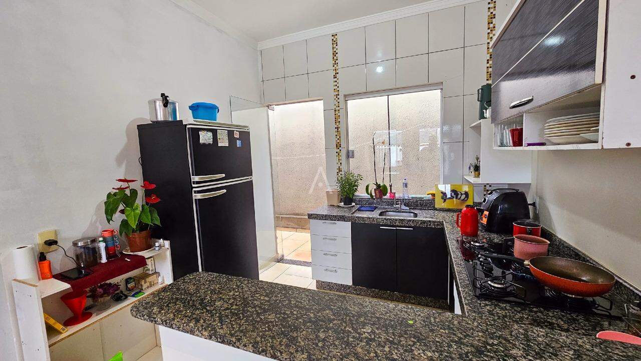 Casa Residencial para à venda no Bairro ESMERALDA em CASCAVEL: 