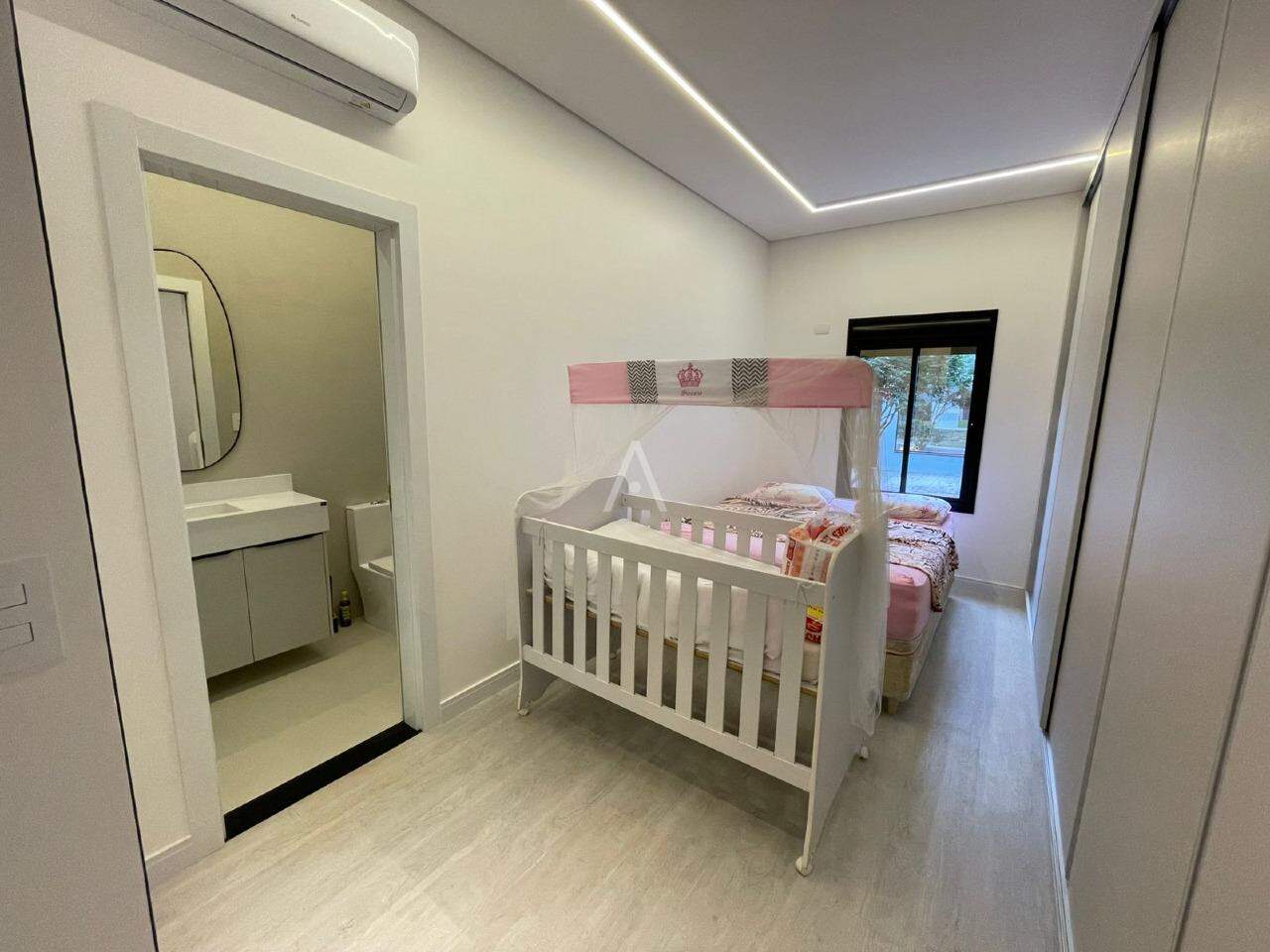 Casa Residencial para à venda no Bairro UNIVERSITARIO em CASCAVEL: 