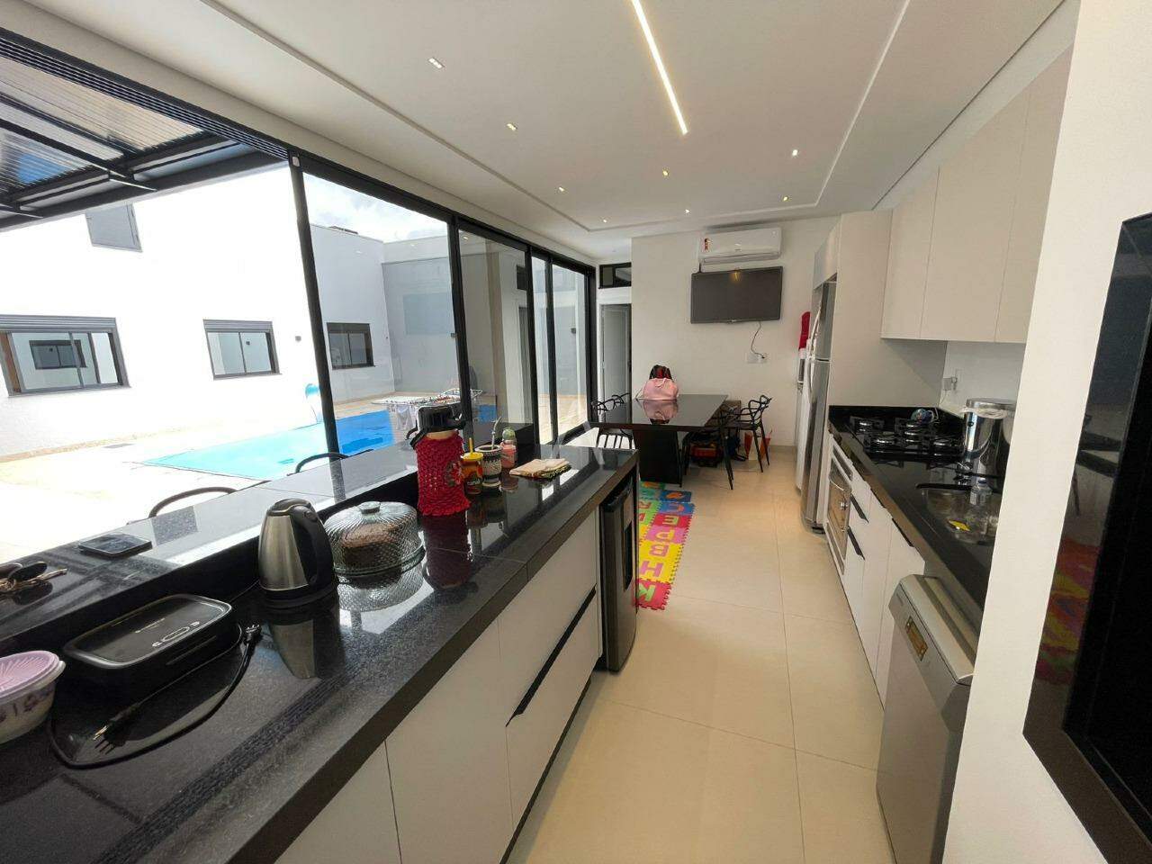 Casa Residencial para à venda no Bairro UNIVERSITARIO em CASCAVEL: 