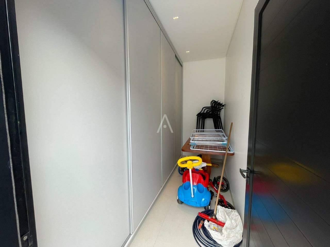 Casa Residencial para à venda no Bairro UNIVERSITARIO em CASCAVEL: 