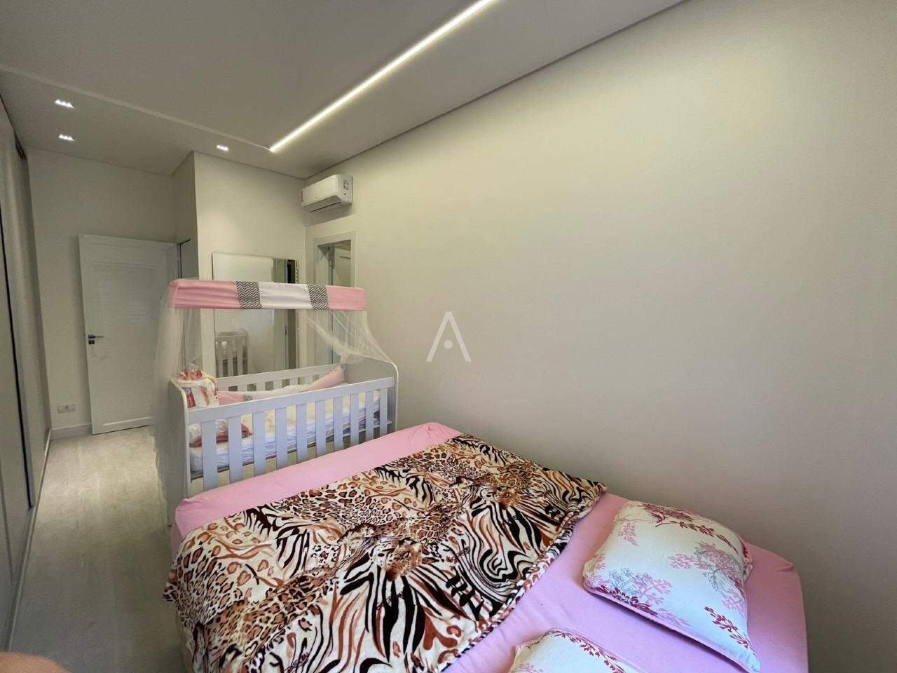 Casa Residencial para à venda no Bairro UNIVERSITARIO em CASCAVEL: 
