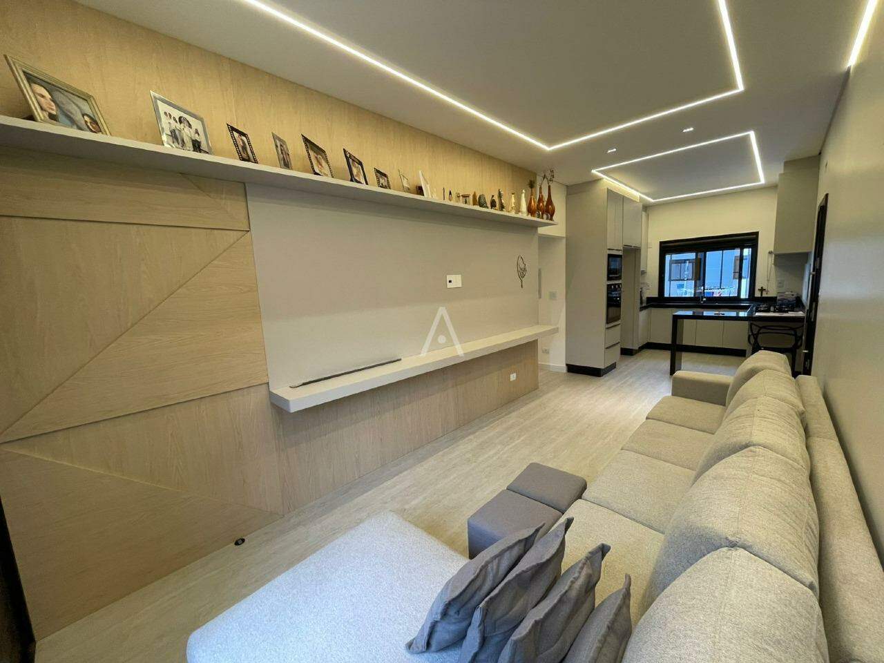 Casa Residencial para à venda no Bairro UNIVERSITARIO em CASCAVEL: 