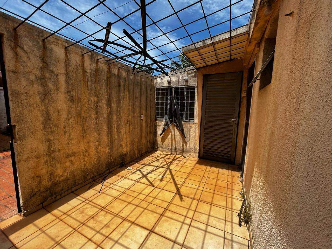 Casa Residencial para à venda no Bairro PARQUE VERDE em CASCAVEL: 