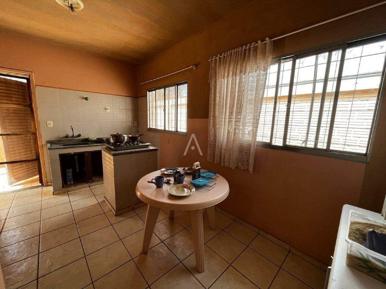 Casa Residencial para à venda no Bairro PARQUE VERDE em CASCAVEL: 