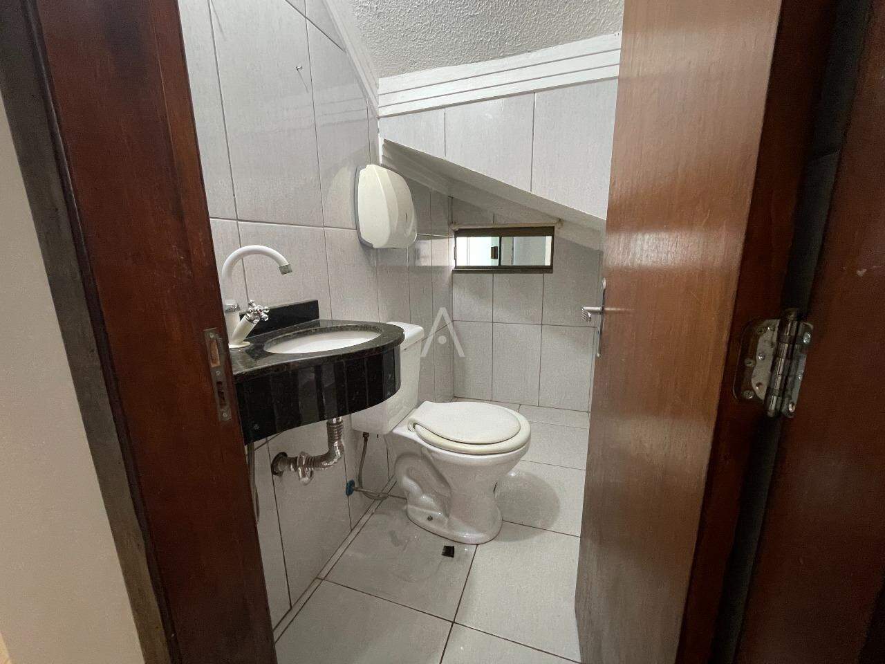 Sobrado para à venda no Bairro Pioneiros Catarinenses em CASCAVEL: Lavabo