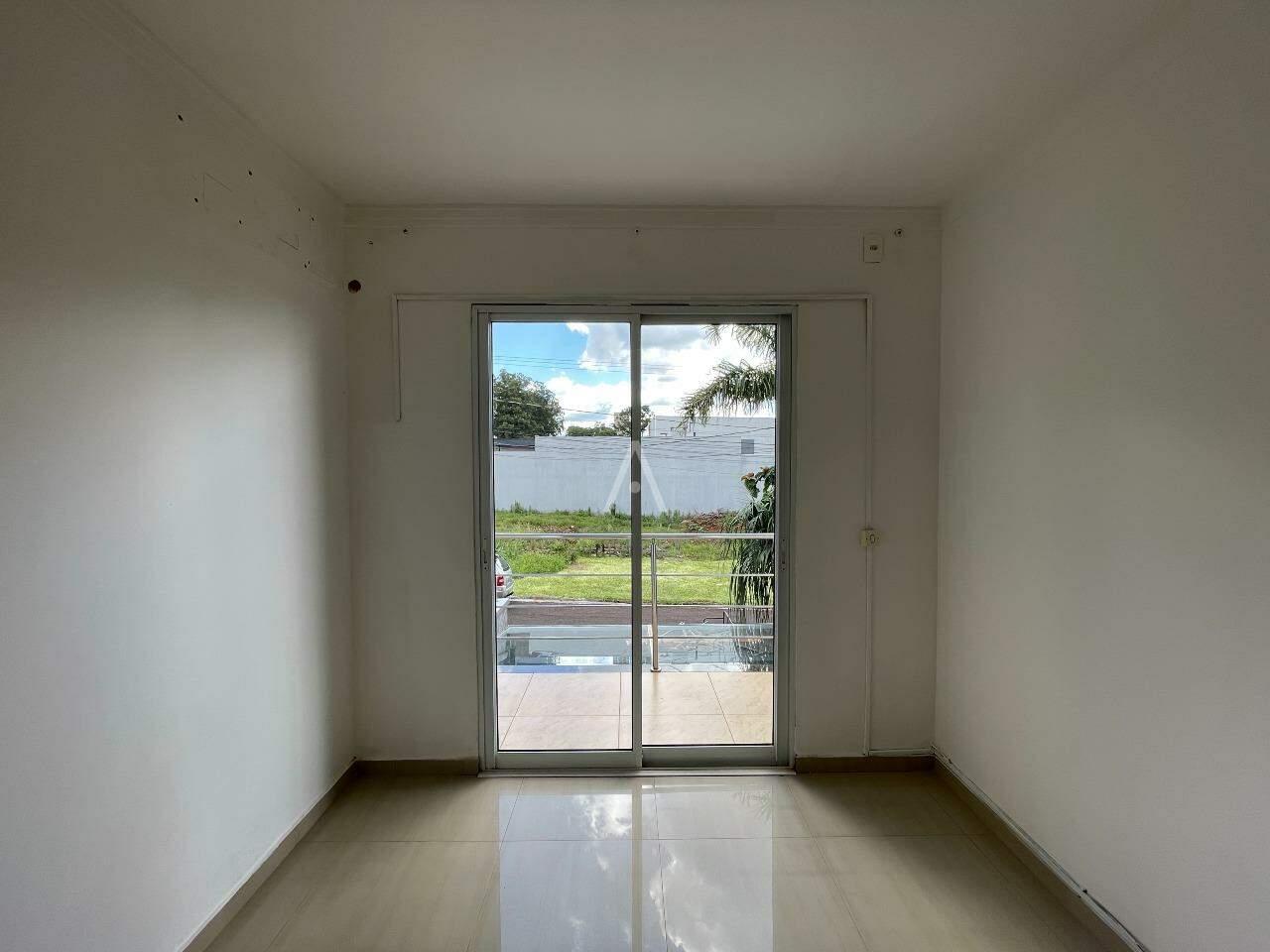 Sobrado para à venda no Bairro Pioneiros Catarinenses em CASCAVEL: quarto 01