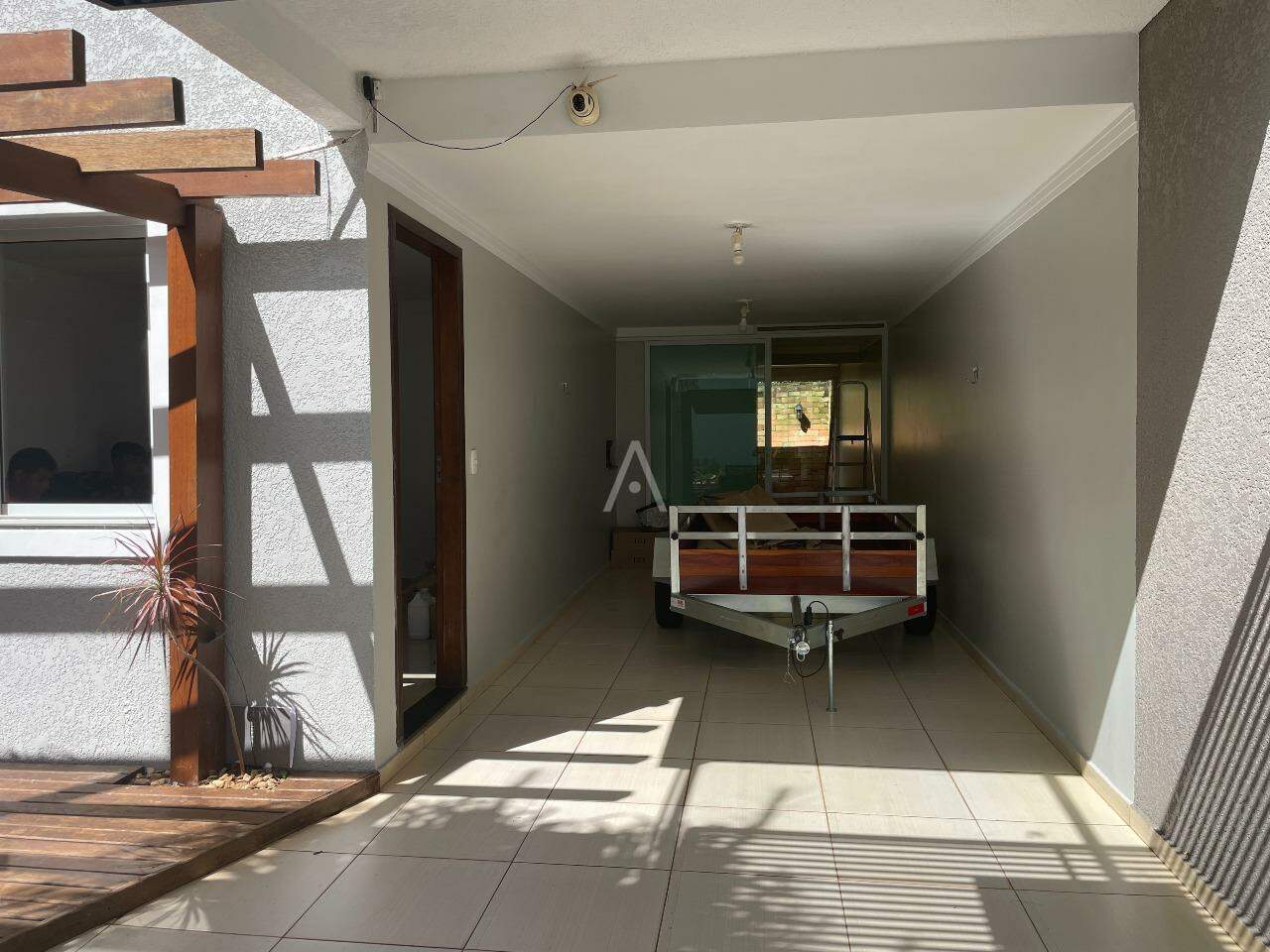 Sobrado para à venda no Bairro Pioneiros Catarinenses em CASCAVEL: Garagem