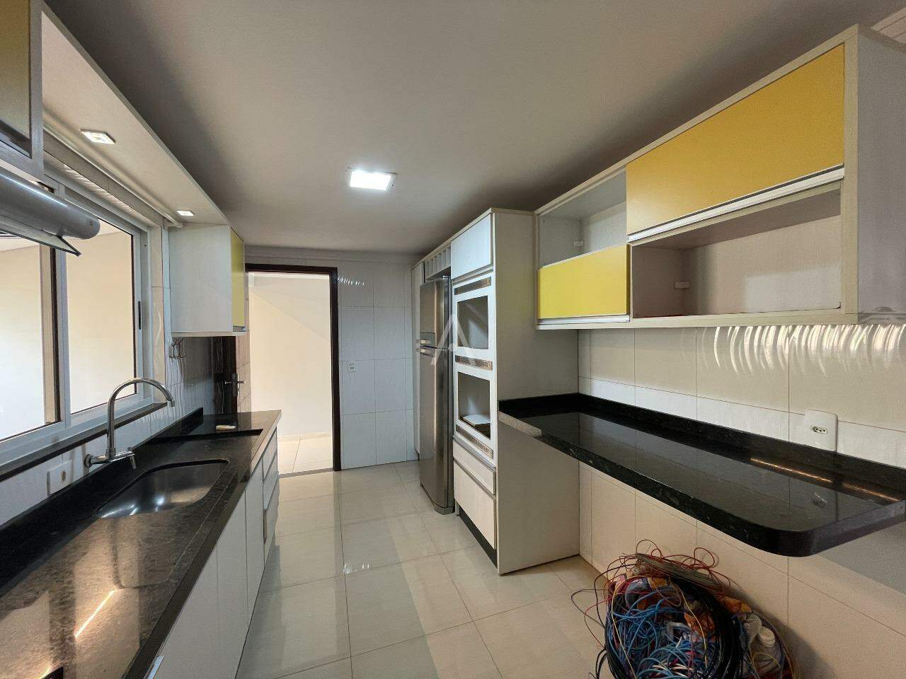 Sobrado para à venda no Bairro Pioneiros Catarinenses em CASCAVEL: Cozinha