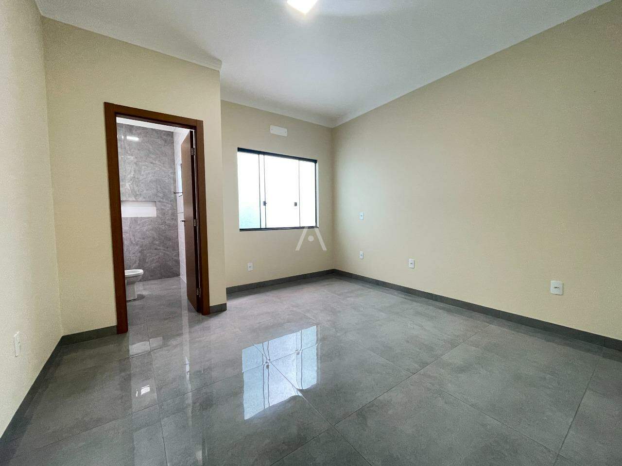 Casa Residencial para à venda no Bairro SANTA FELICIDADE em CASCAVEL: Suite