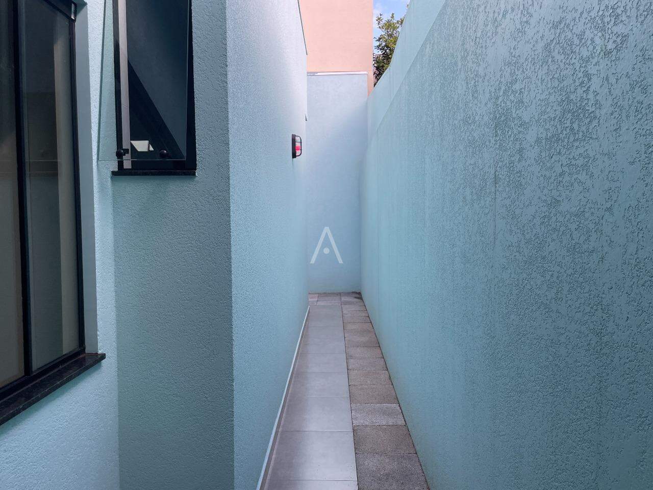 Casa Residencial para à venda no Bairro SANTA FELICIDADE em CASCAVEL: corredor 