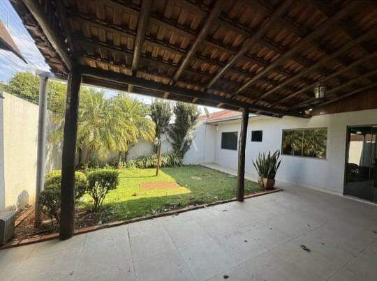 Casa Residencial para para aluguel no Bairro ESMERALDA em CASCAVEL: Jardim de entrada