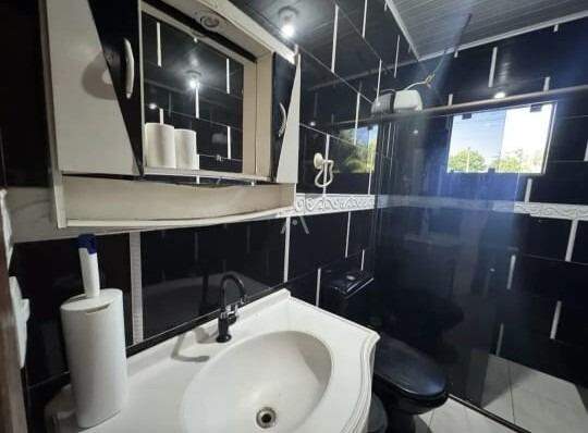 Casa Residencial para para aluguel no Bairro ESMERALDA em CASCAVEL: Banheiro