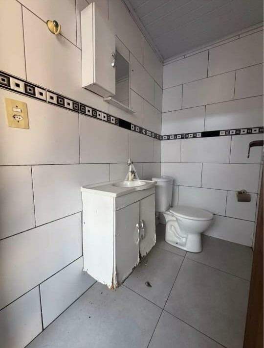 Casa Residencial para para aluguel no Bairro ESMERALDA em CASCAVEL: Banheiro