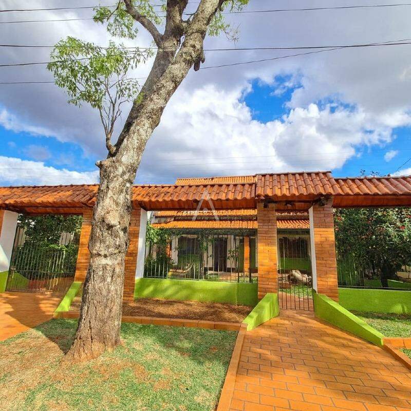 Sobrado para à venda no Bairro Pioneiros Catarinenses em CASCAVEL: 