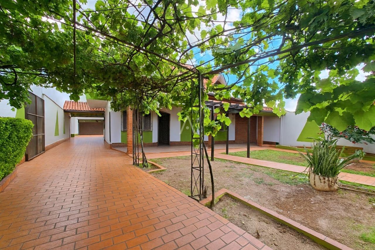 Sobrado para à venda no Bairro Pioneiros Catarinenses em CASCAVEL: 