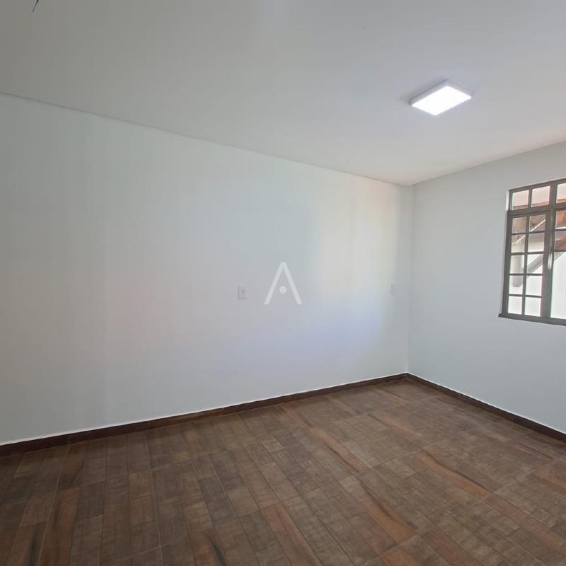 Sobrado para à venda no Bairro Pioneiros Catarinenses em CASCAVEL: 