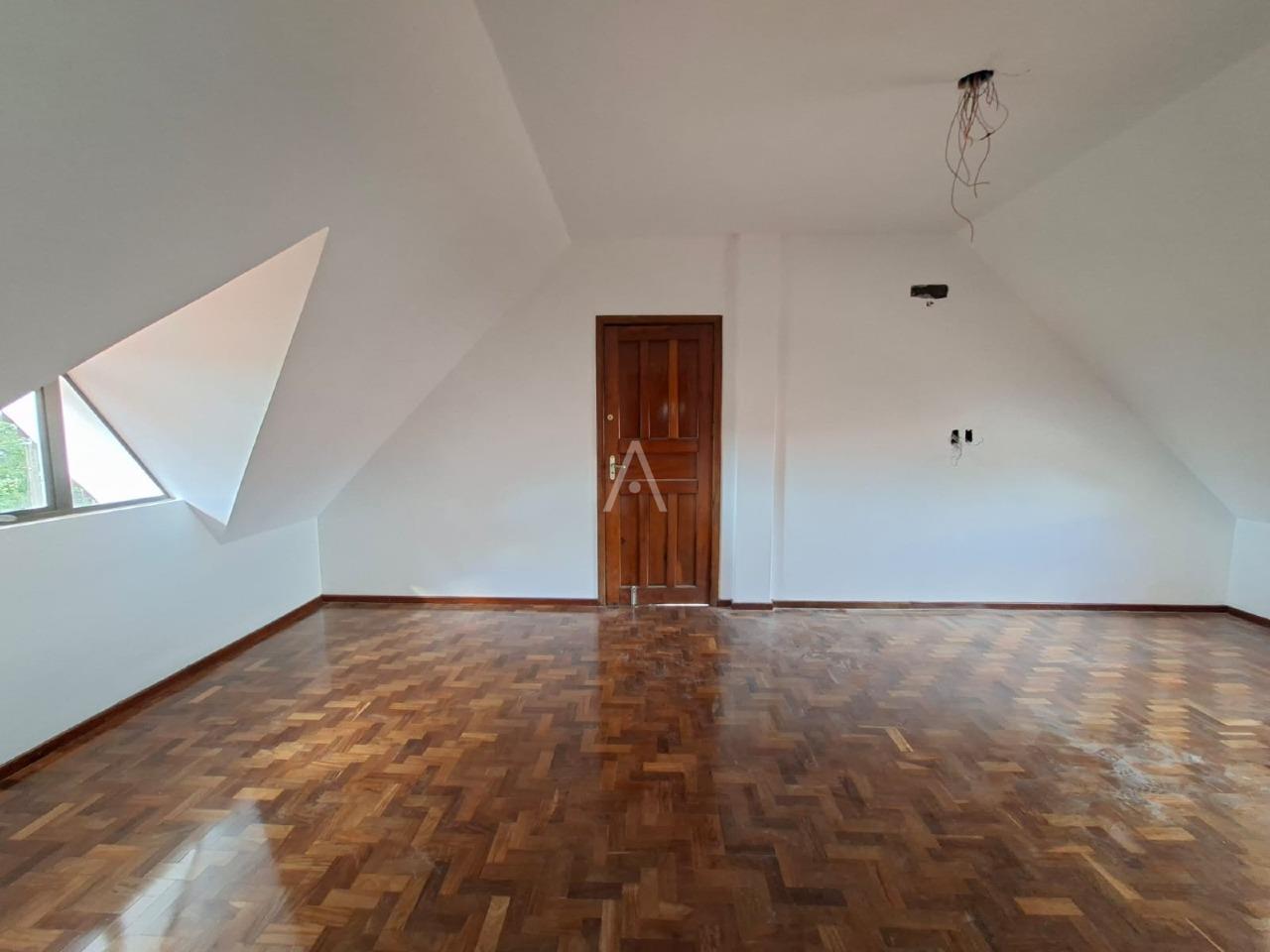 Sobrado para à venda no Bairro Pioneiros Catarinenses em CASCAVEL: 