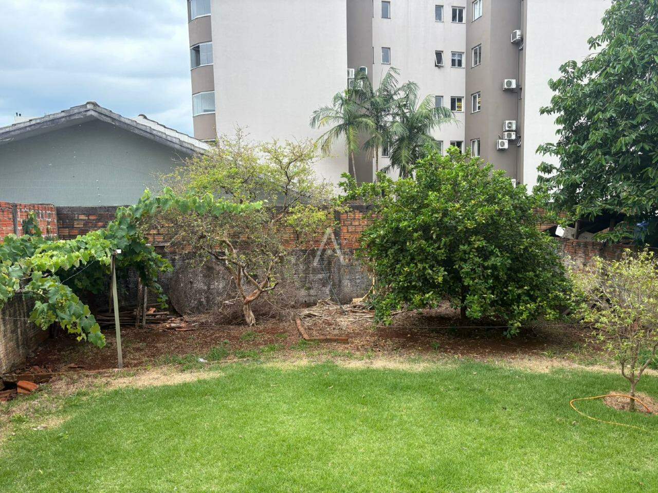 Casa Comercial para à venda no Bairro CENTRO em CASCAVEL: terrenofundos