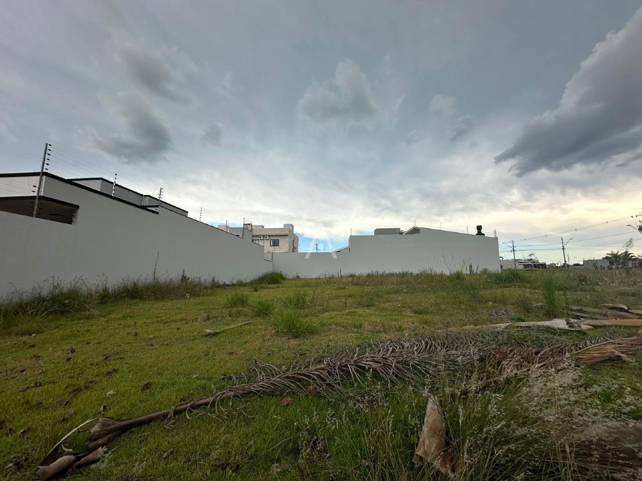 Terreno para à venda no Bairro RECANTO TROPICAL III em CASCAVEL: 