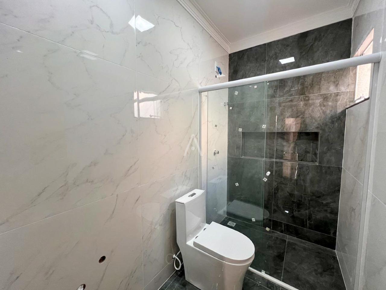 Casa Residencial para à venda no Bairro FLORESTA em CASCAVEL: 