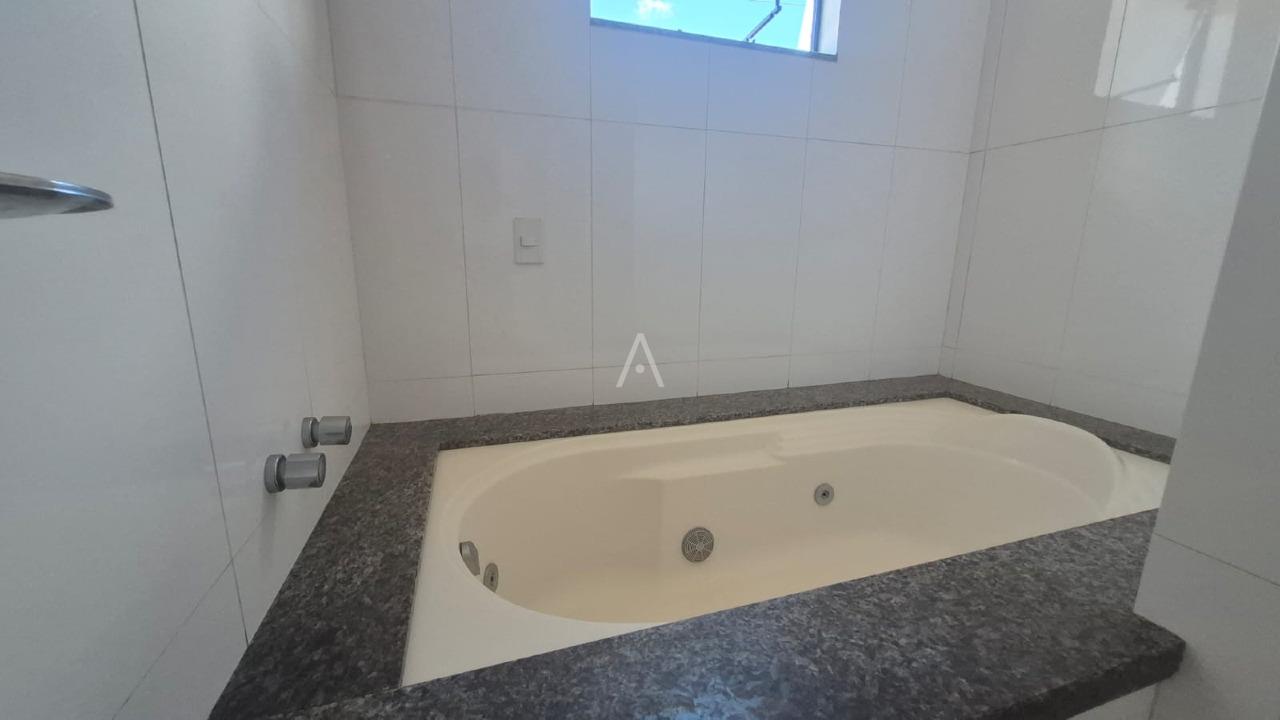 Sobrado para à venda no Bairro COQUEIRAL em CASCAVEL: BANHEIRA