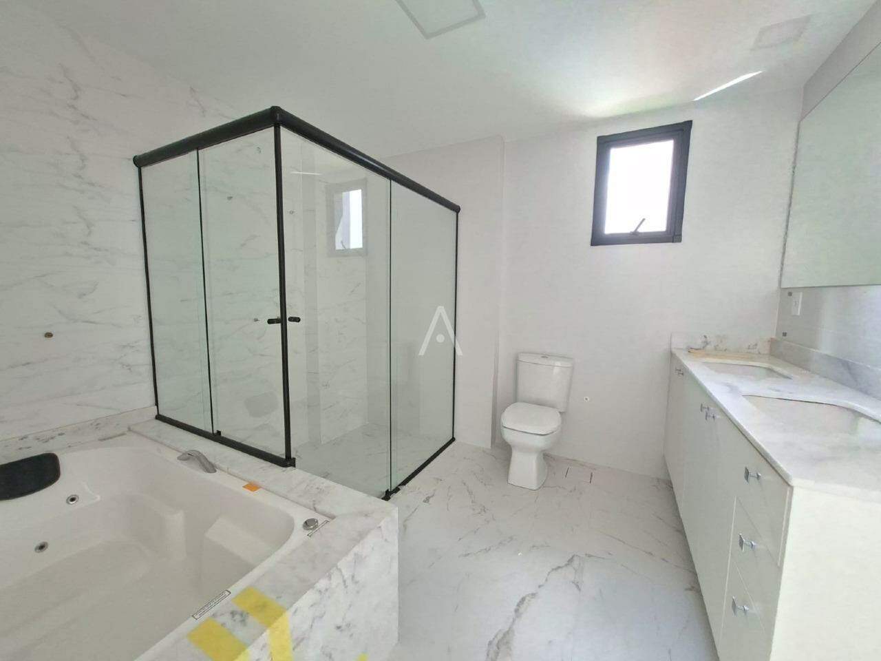 Apartamento para para aluguel no Bairro CENTRO em CASCAVEL: Suíte master