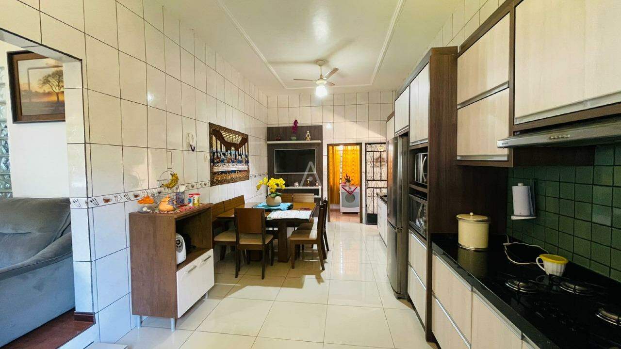 Casa Residencial para à venda no Bairro SAO CRISTOVAO em CASCAVEL: 