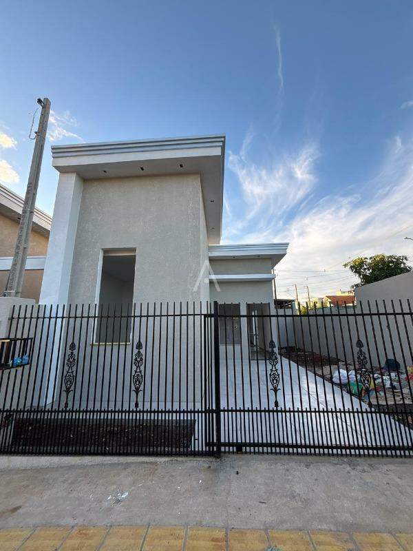 Casa Residencial para à venda no Bairro JARDIM COOPAGRO em TOLEDO: 