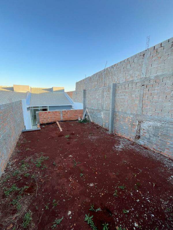 Casa Residencial para à venda no Bairro CASCAVEL VELHO em CASCAVEL: Fundos