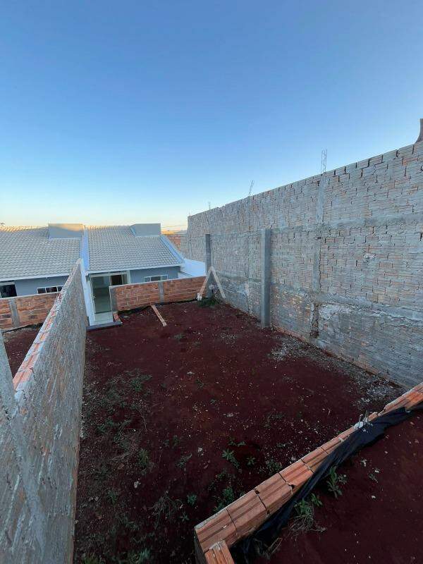 Casa Residencial para à venda no Bairro CASCAVEL VELHO em CASCAVEL: Fundos