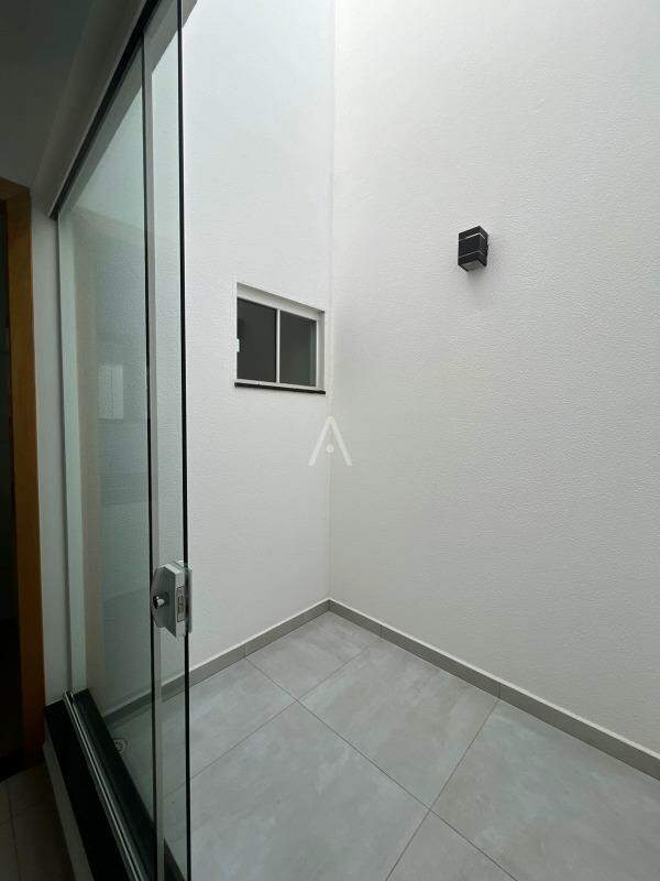 Casa Residencial para à venda no Bairro CASCAVEL VELHO em CASCAVEL: Jardim de inverno