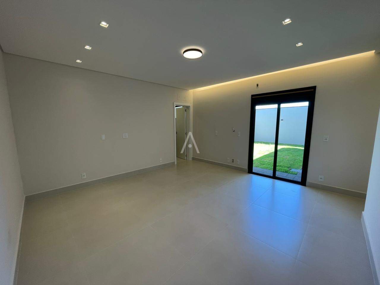 Casa Residencial para à venda no Bairro RECANTO TROPICAL em CASCAVEL: 