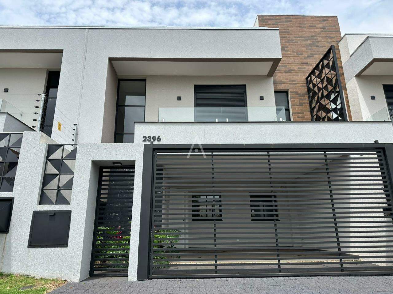 Sobrado para à venda no Bairro COUNTRY em CASCAVEL: 